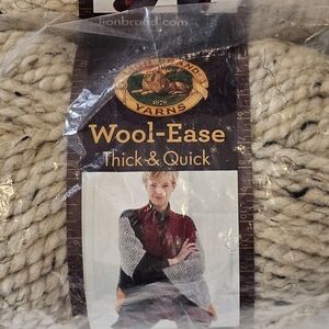 Sealed Lion Brand Wool-Ease Thick & Quick Tweed Super Bulky Yarn 6oz Oatmeal